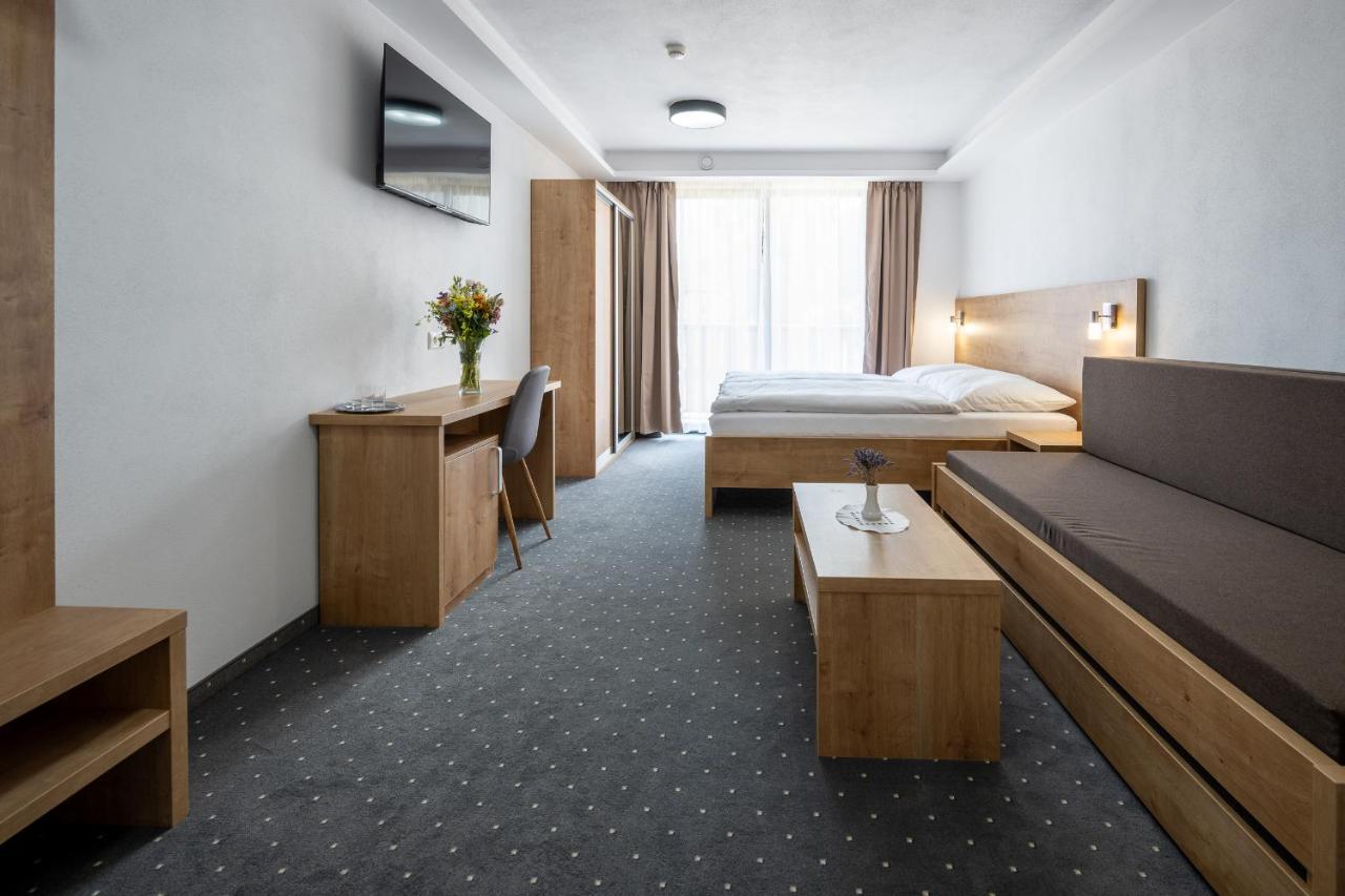 Berg Liptov Hotel Liptovsky Mikulas Exterior photo