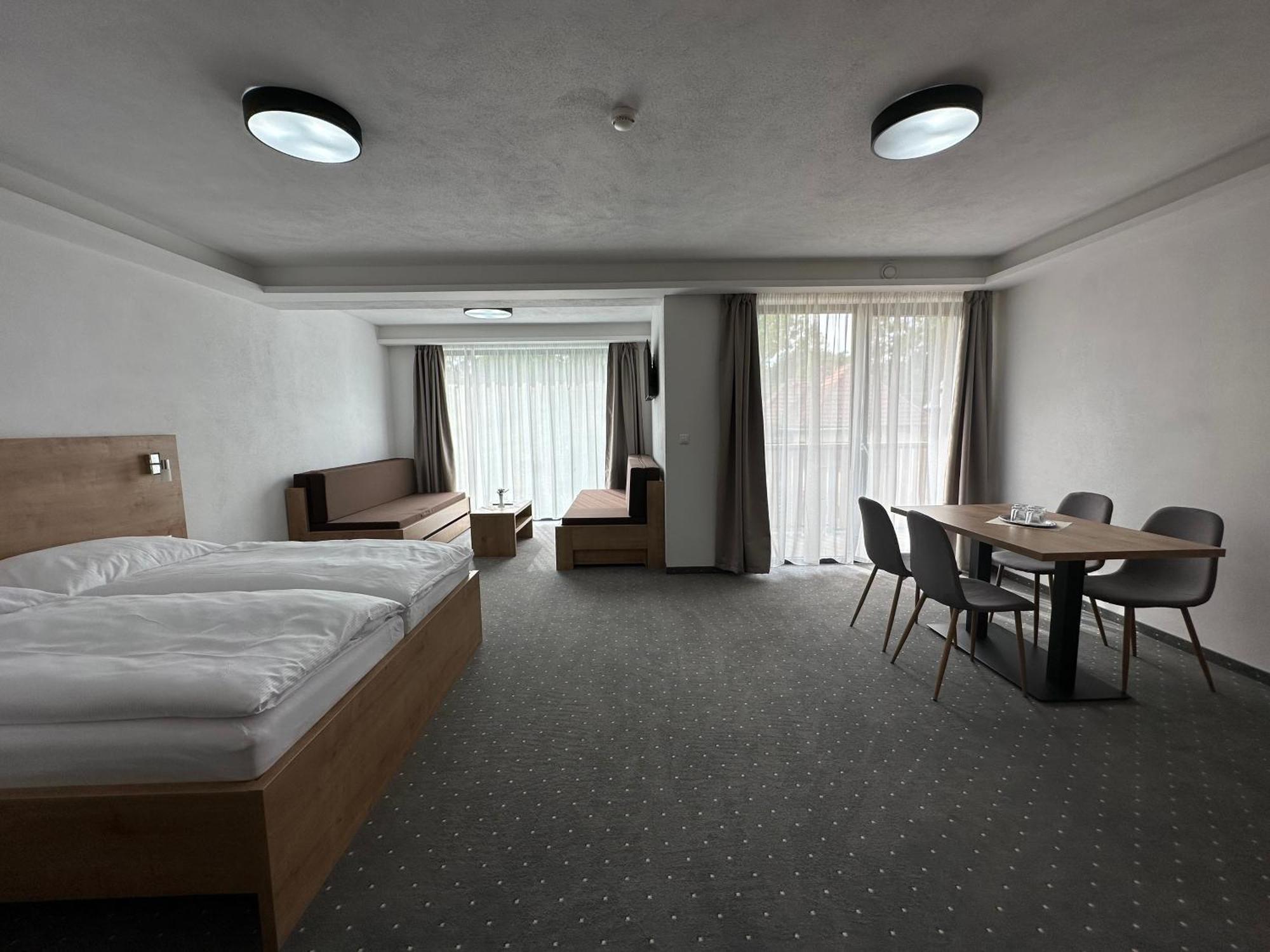 Berg Liptov Hotel Liptovsky Mikulas Exterior photo